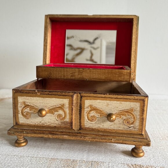 Vintage Florentine Style Gold Gilded Jewelry Box - Picture 6 of 11